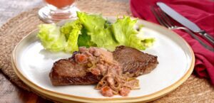 MIOLO DE ALCATRA AO MOLHO