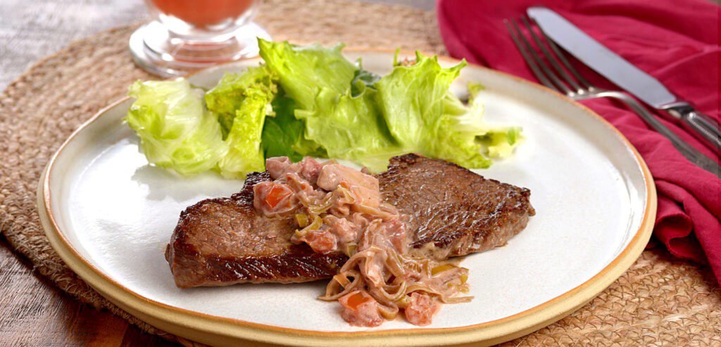 MIOLO DE ALCATRA AO MOLHO